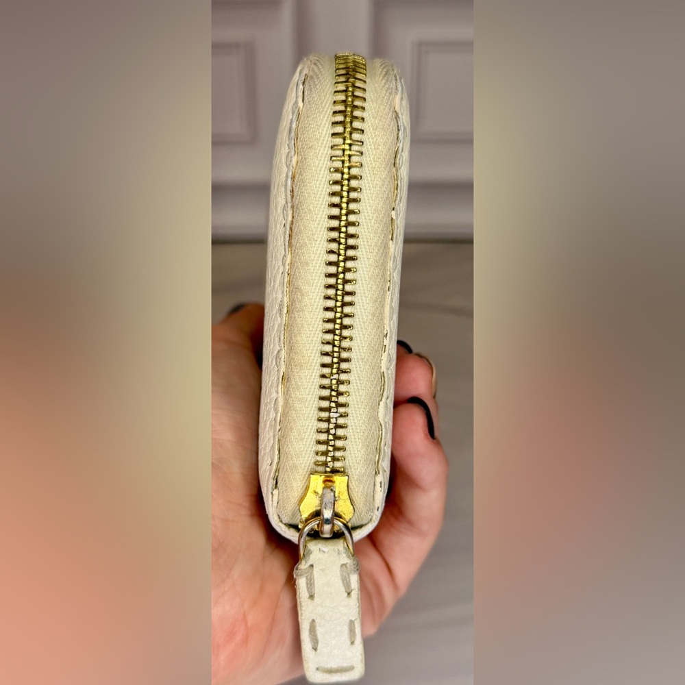 Fendi Selleria White Pebbled Leather Zip Around Wallet | Fendi Roma | Full Set - Picture 4 of 11